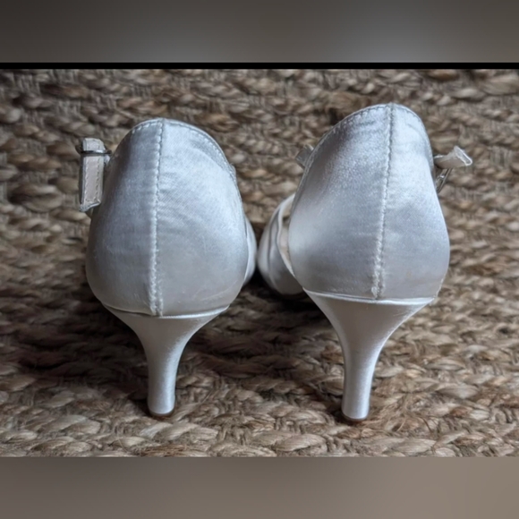 NEW Satin Dyeable White Heels David's Bridal Size 7 -w- Diamond Embellishments - Picture 5 of 12